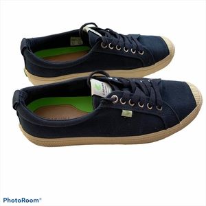 Cariuma OCA Navy Canvas Off white Sole Sneaker